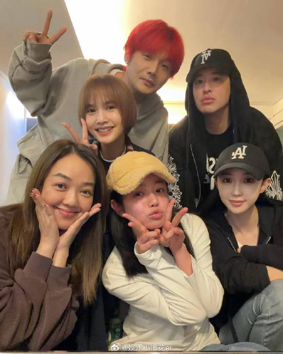 跨越近20年！《不良笑花》三主演携伴侣春节大聚会，友情不散