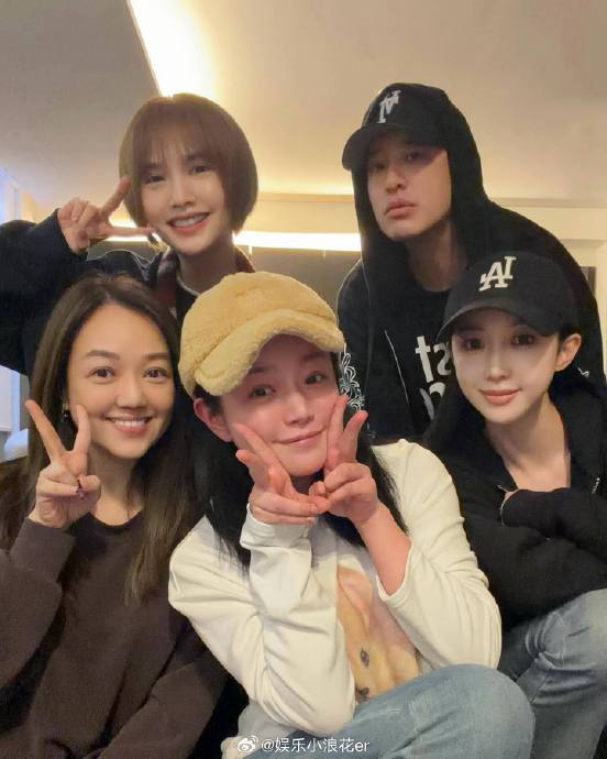 陈妍希晒与杨丞琳夫妇等好友春节聚会照