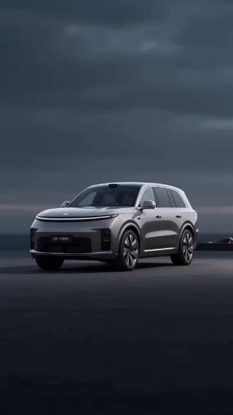 理想L9用户意外生成可操控机甲造型