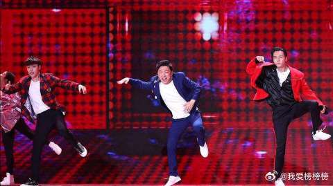 陈伟霆太帅了！携手黄渤张艺兴演唱《最好的舞台》，舞蹈太魔性了