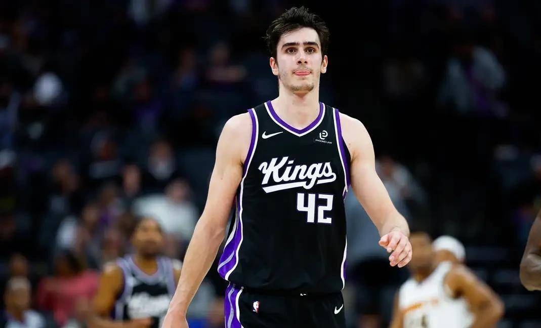 送他走吧!国王122-139不敌马刺,穆雷狂砍2022,雷诺贡献16123