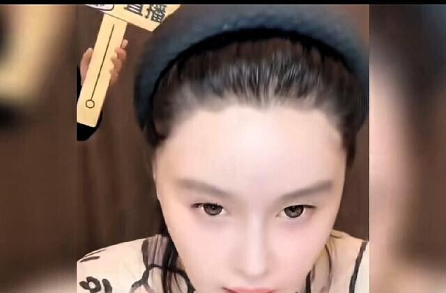 球球在直播的时候说,自己前段时间抑郁症复发了,她说她得抑郁症