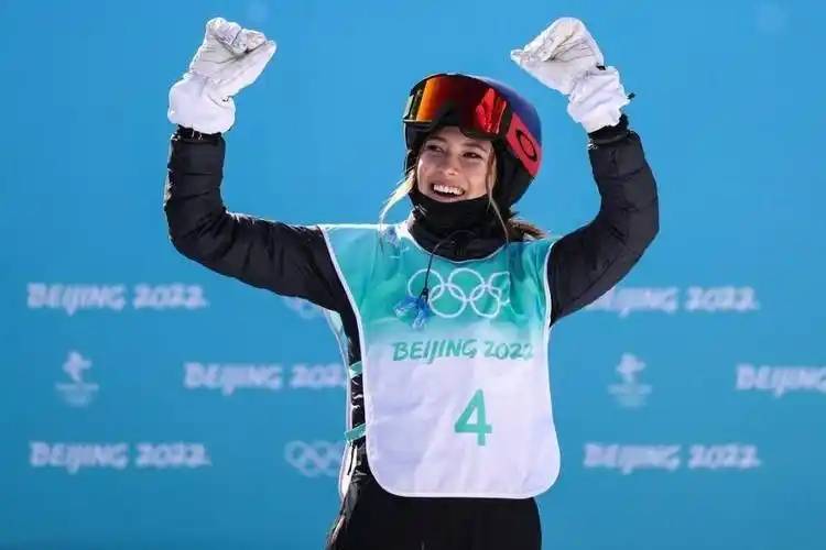 谷爱凌的收入有多高?2300万美元断层领先!本人直言才22岁不退役