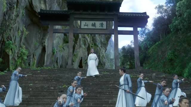 徐凤年闻虎夔异声心慌，急寻林中姜泥