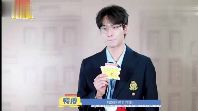 周柯宇采访给迪丽热巴一顿夸，称每天来上班都感觉是视觉盛宴