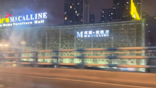 重庆黄色法拉利出租车司机飙车骂娘引乘客恐慌