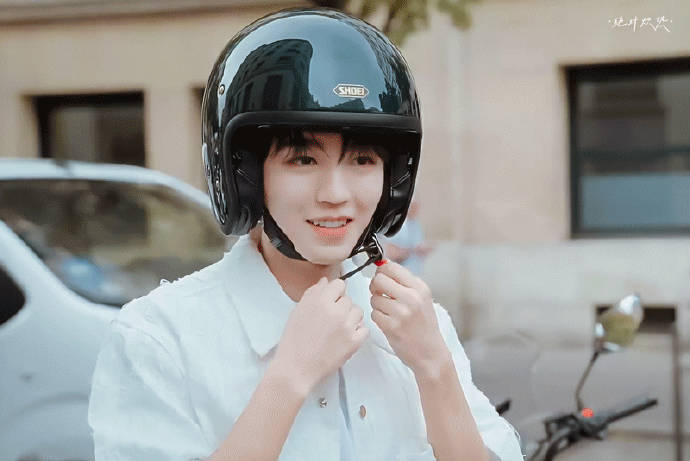 王俊凯新年开工后有哪些新的工作计划或作品正在筹备中？