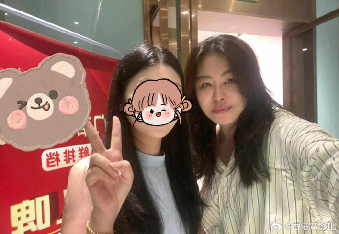 除了遛狗，王祖贤被偶遇时还有哪些体现温柔的生活细节？