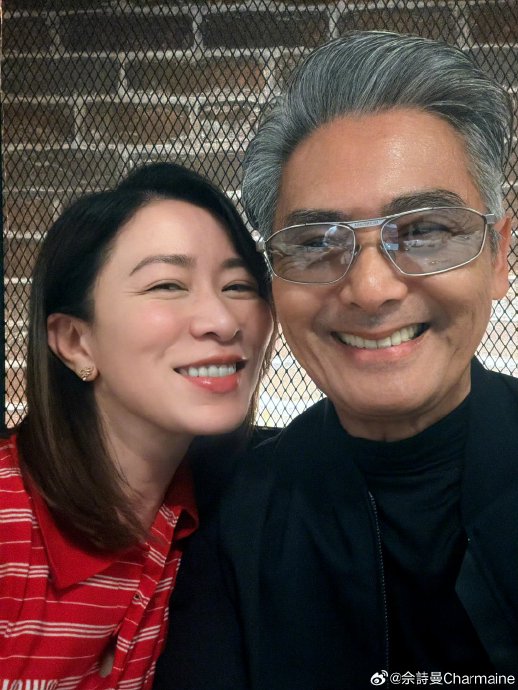 网友对佘诗曼成功追星周润发这件事反应如何？