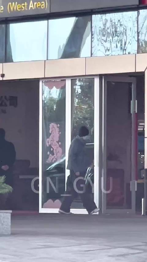 王俊凯今天重庆回北京机场 初八上班开工大吉