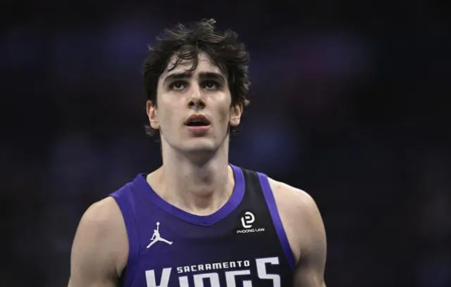 首节战罢国王33-25领先灰熊，雷诺得到8分6篮板2助攻