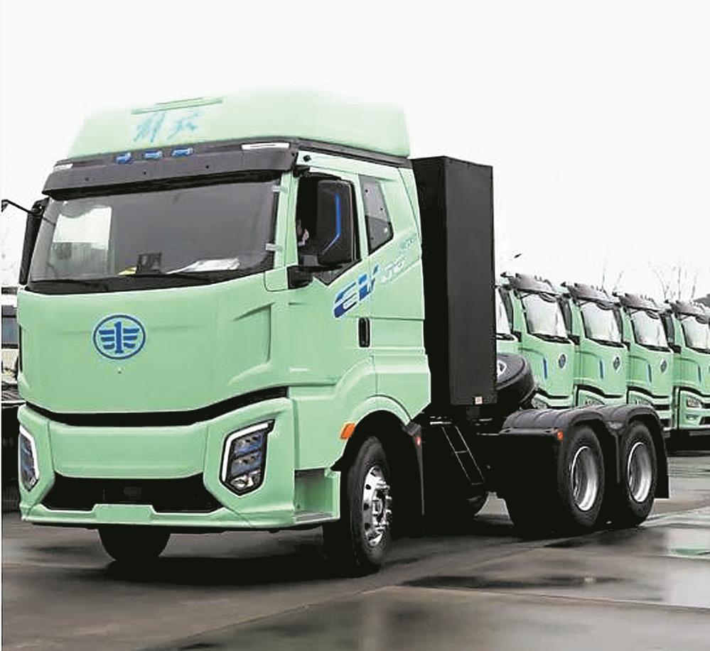 一汽解放新能源重卡在蓉亮相