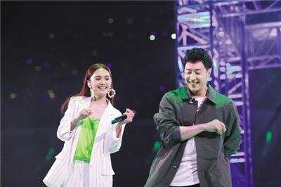 羊城晚报-杨丞琳开唱，潘玮柏来了
