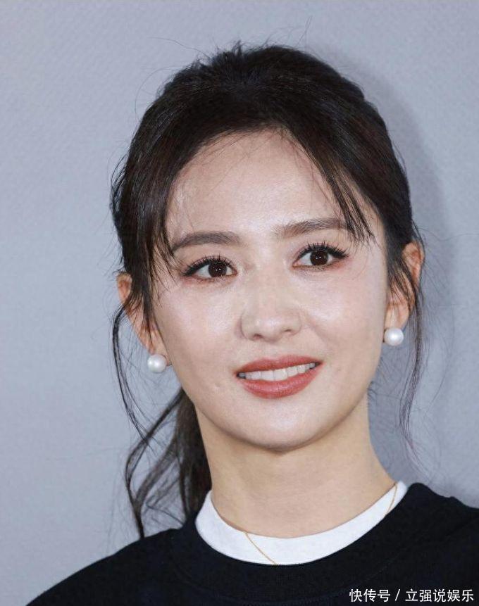 明星组团三亚过年，章子怡给赵本山拜年，金晨佟丽娅董璇相聚