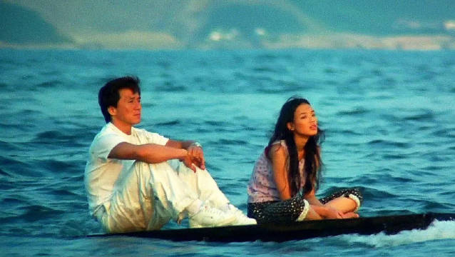 成龙舒淇梁朝伟主演《玻璃樽》今日14点电影频道播出