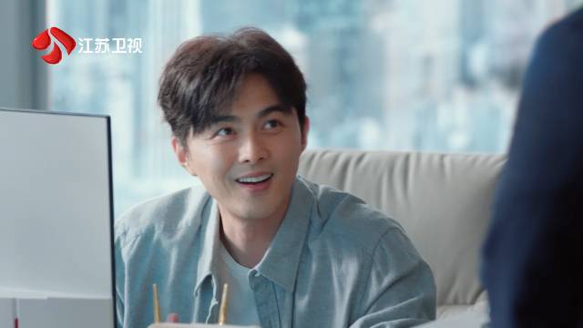 魏动力提醒周慕岩带工牌，赵经理强调十分钟如厕规定