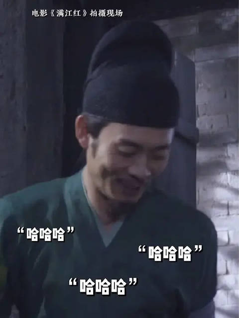 张艺谋导演带头围观，张译单脚跳可爱名场面，逗笑所有人！