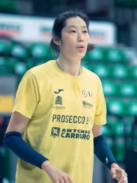 周二训练中的@女排朱婷ZT