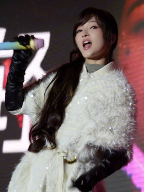 好漫长的30秒……听完感觉张韶涵的面相都变了