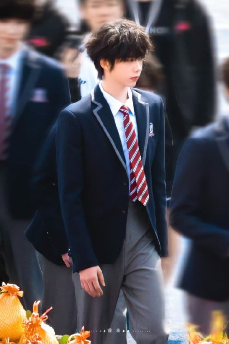 为何粉丝认为《我们的少年时代2》开机仪式遗漏陈奕恒名字并非简单失误？