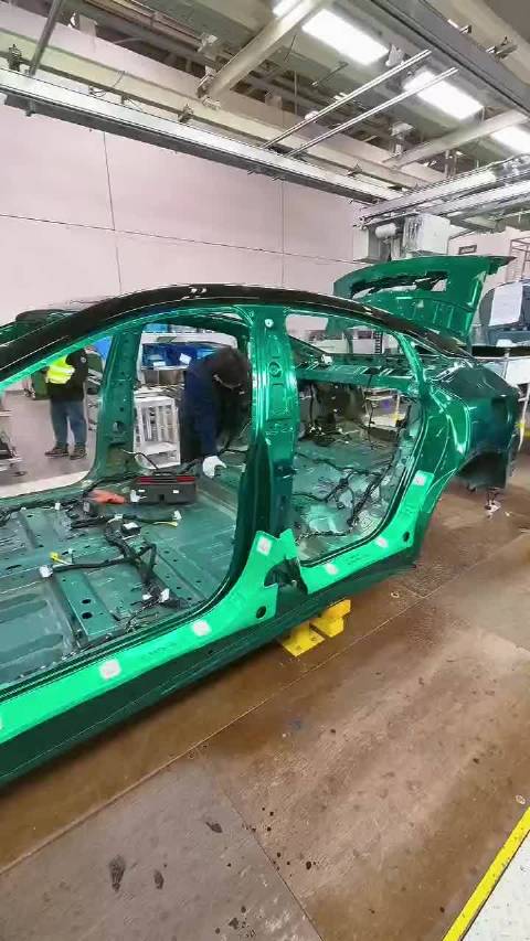 幻影绿下线了，宝石般的颜色