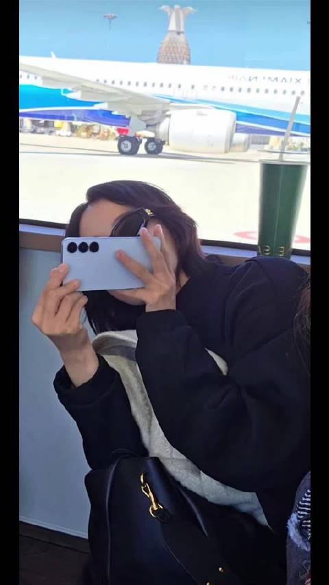 蛋宝你没上班吗蛋宝，上班了出来眨眨眼睛