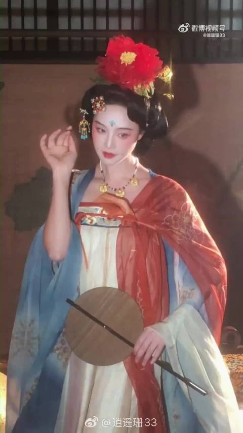 蓝盈莹演绎盛唐嫡长女仪态万千贵气天成