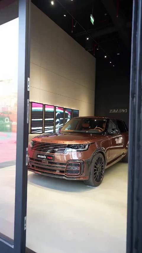 BRABUS 700以路虎揽胜P615 SV LWB为原型打造艺术创新杰作