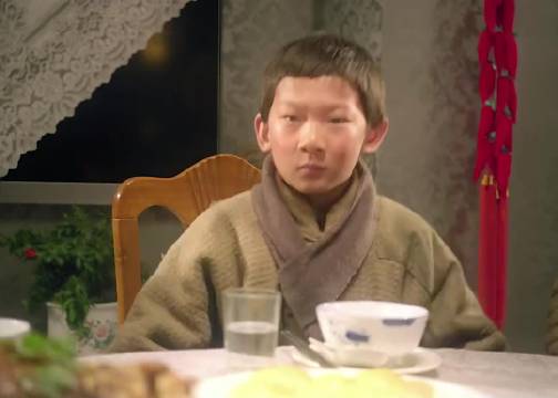 苏翊鸣《智取威虎山》饰演韩庚爷爷，年夜饭镜头催泪