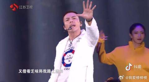 跨年演唱会：陈伟霆燃炸现场，居然这么会唱歌！