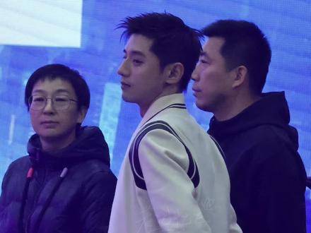 现实中的他，气场全开，魅力值爆表！