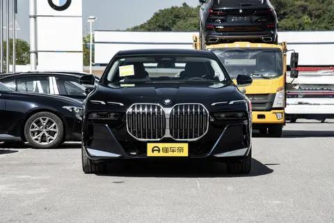 宝马7系价格：当“官降”与“暗补”撞上百万旗舰