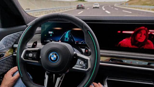 新中期改款BMW 7系“确定4月首发”:但仅配备L2级驾驶辅助系统!_价格_车型_方面
