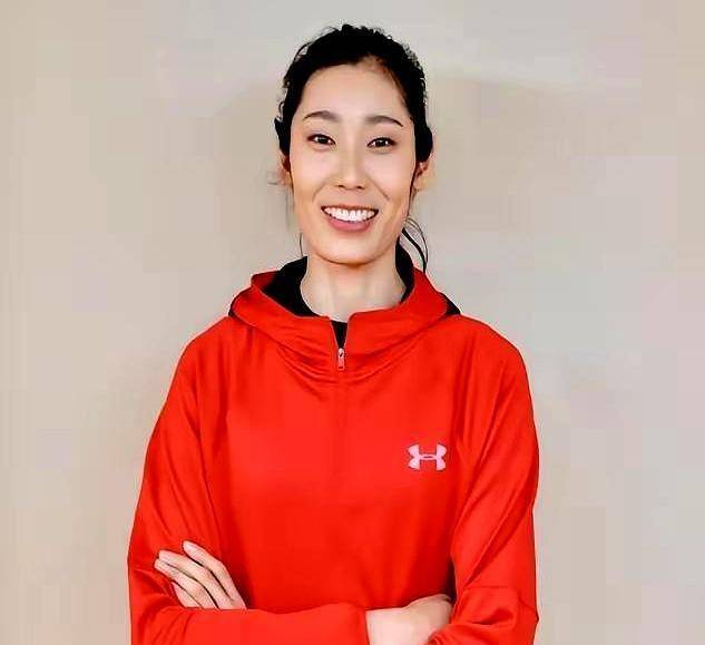中国女排2号球衣易主,朱婷被除名背后,一场没有硝烟的换代战争