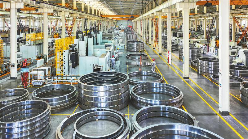 天马精密机械有限公司风电轴承生产车间一派忙碌。白桂斌摄(C视觉)