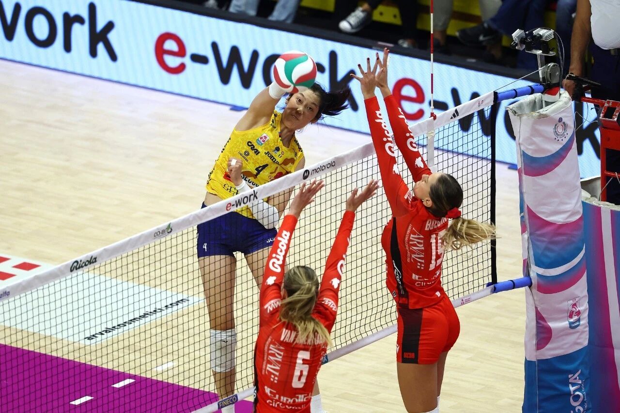 太热门,中国女排朱婷,被多家俱乐部青睐,具体签约队伍定了!