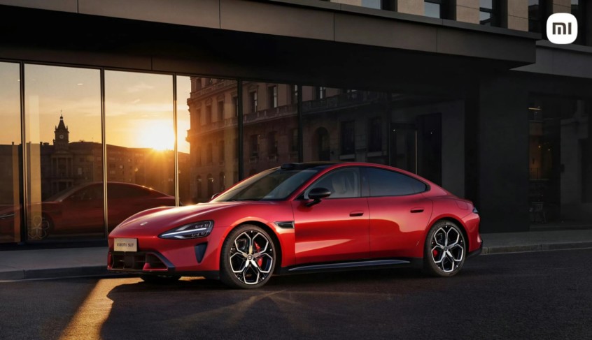 小米汽车新色亮相：开工首日推“赤霞红”新色