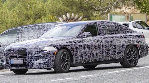 宝马7系中期改款实车曝光：座舱全面数字化革新，设计向电动化旗舰看齐