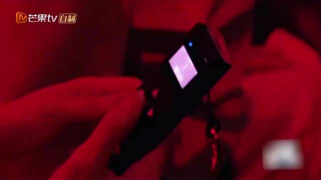 那英得知分数后，情绪突然失控，何炅直呼救不了场 那英