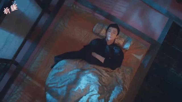 折腰：男君担心老婆的伤想上个药结果把小乔吓得