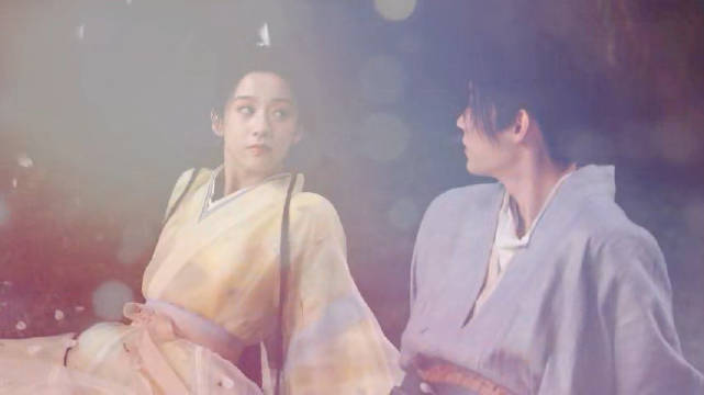 周翊然包上恩玩乌龟跳展现00后活力