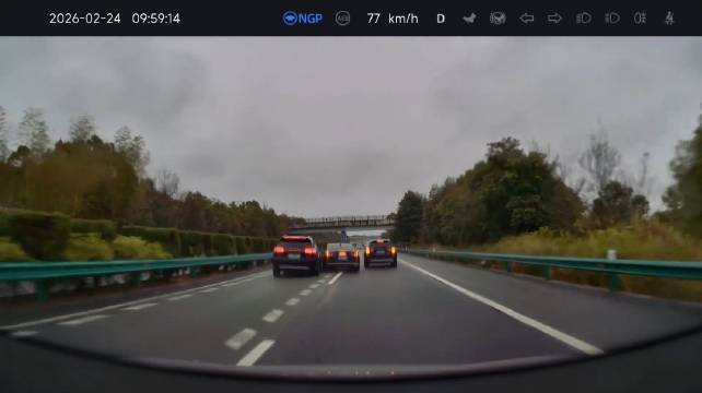 奔驰刹停领克变道致问界被撞