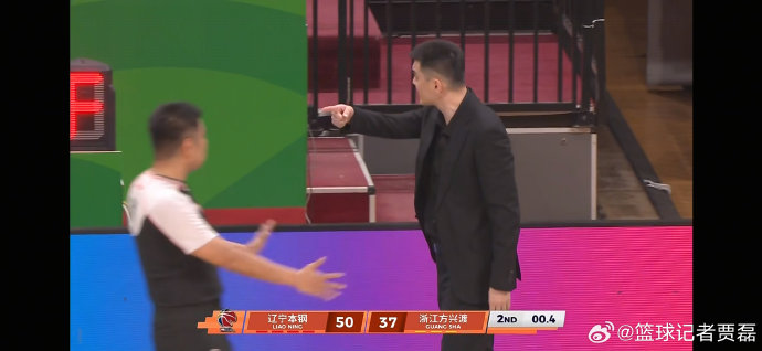 杨鸣怒批辽宁队防守失灵：从战术失误到裁判争议的卫冕困境