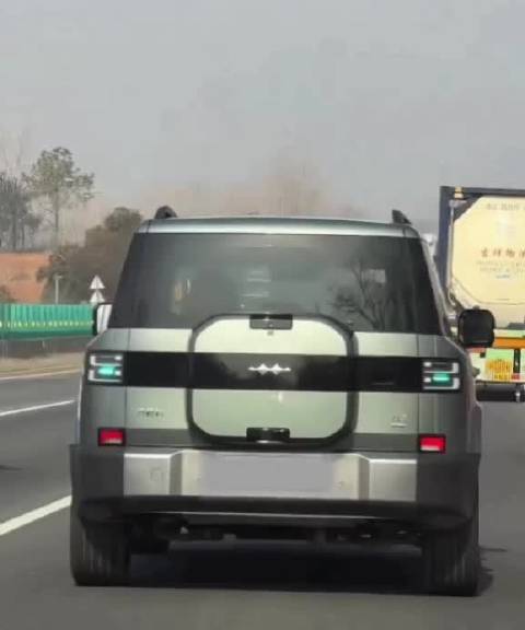 比亚迪方程豹钛7驾驶辅助系统快速闪避障碍物