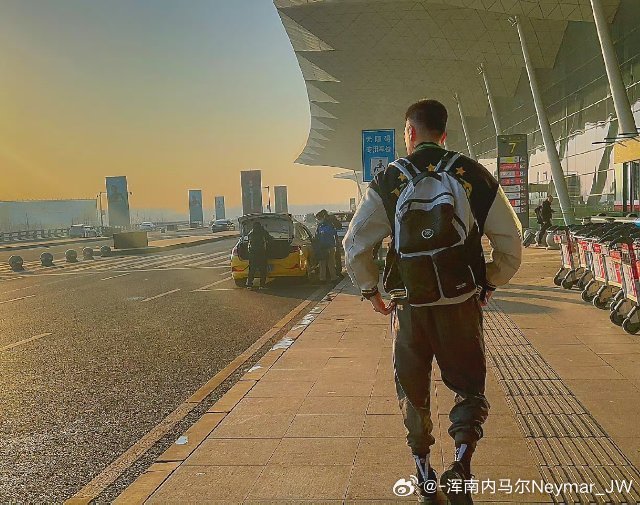 主教练杨鸣在节后训练中亲自上场参与对抗说明了什么？