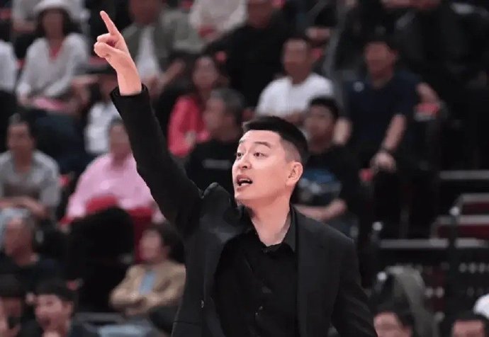 杨鸣犀利点评中日篮球差距：日本换人有计划，我们为何总被动？