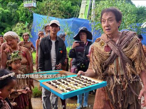 成龙新片《熊猫计划之部落奇遇记》热映，萌娃熊猫治愈童心