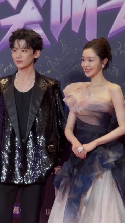 白敬亭宋轶被曝住联排别墅，感情现状引猜测