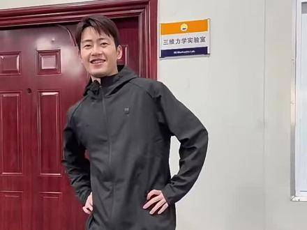 昶子笑靥如花，真教人挪不开眼 羽毛球 王昶