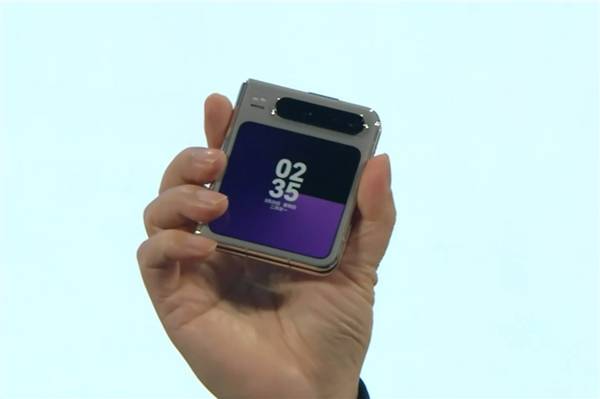 抢先苹果！华为将首发阔折叠屏：不用等iPhone Fold了